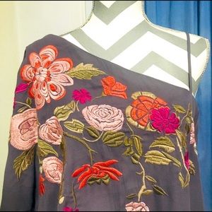 BKE Gimmicks Gray Asymmetrical Floral embroidered Tunic